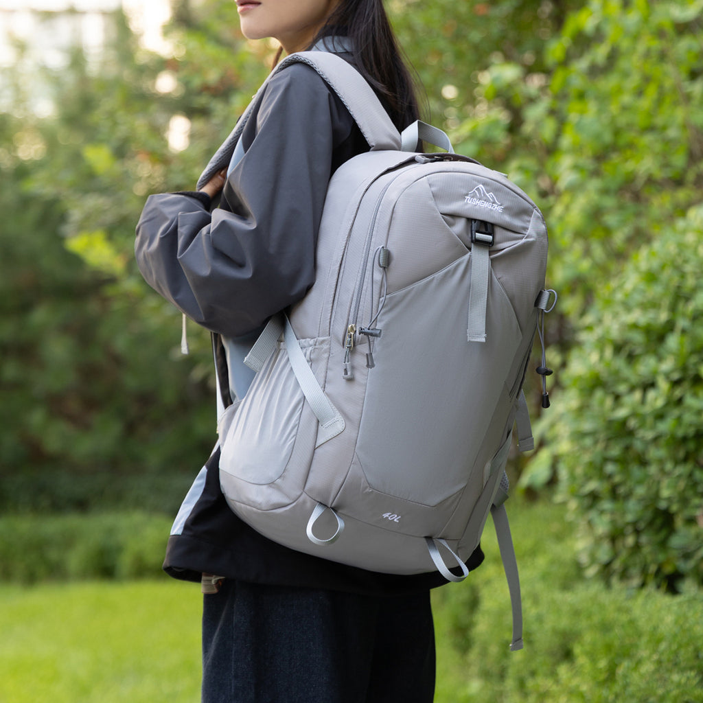 New Outdoor Hiking Backpack for Men And Women, Casual Travel Rucksack, Large Capacity for Trekking And Climbing