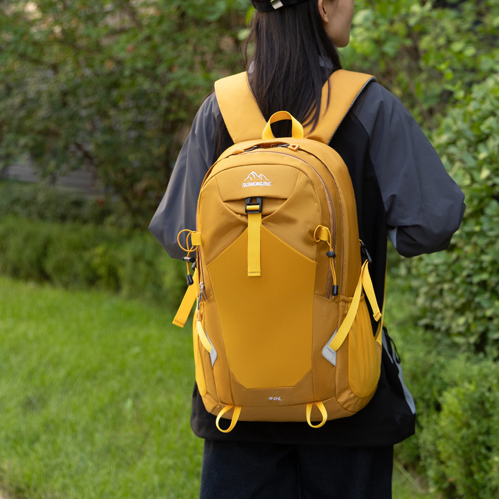 New Outdoor Hiking Backpack for Men And Women, Casual Travel Rucksack, Large Capacity for Trekking And Climbing