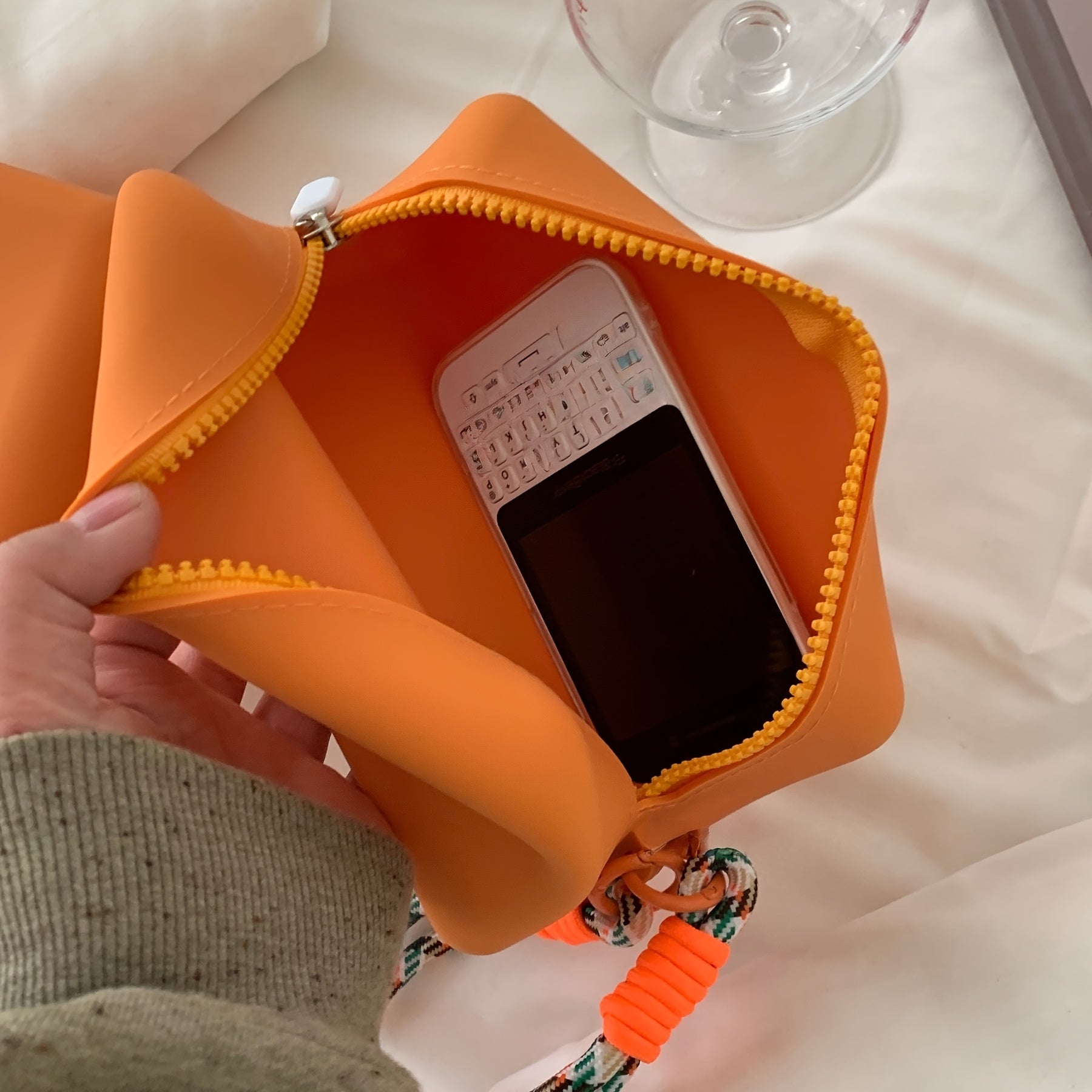 Large Capacity Lightweight Toiletry Bag Suitable for Travel - Wrist Strap & Detachable Strap Compatible for Use with Wristband\u002FCarrier, Zipper Closure, -Fade Technology, Suitable for Vacation, Daily Use, Wet Wipeable Care